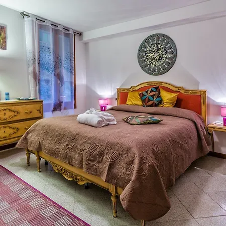 Dream House البندقية