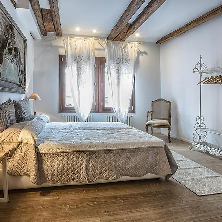 Dream House * Venice